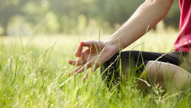 Beneficios de practicar yoga en la naturaleza